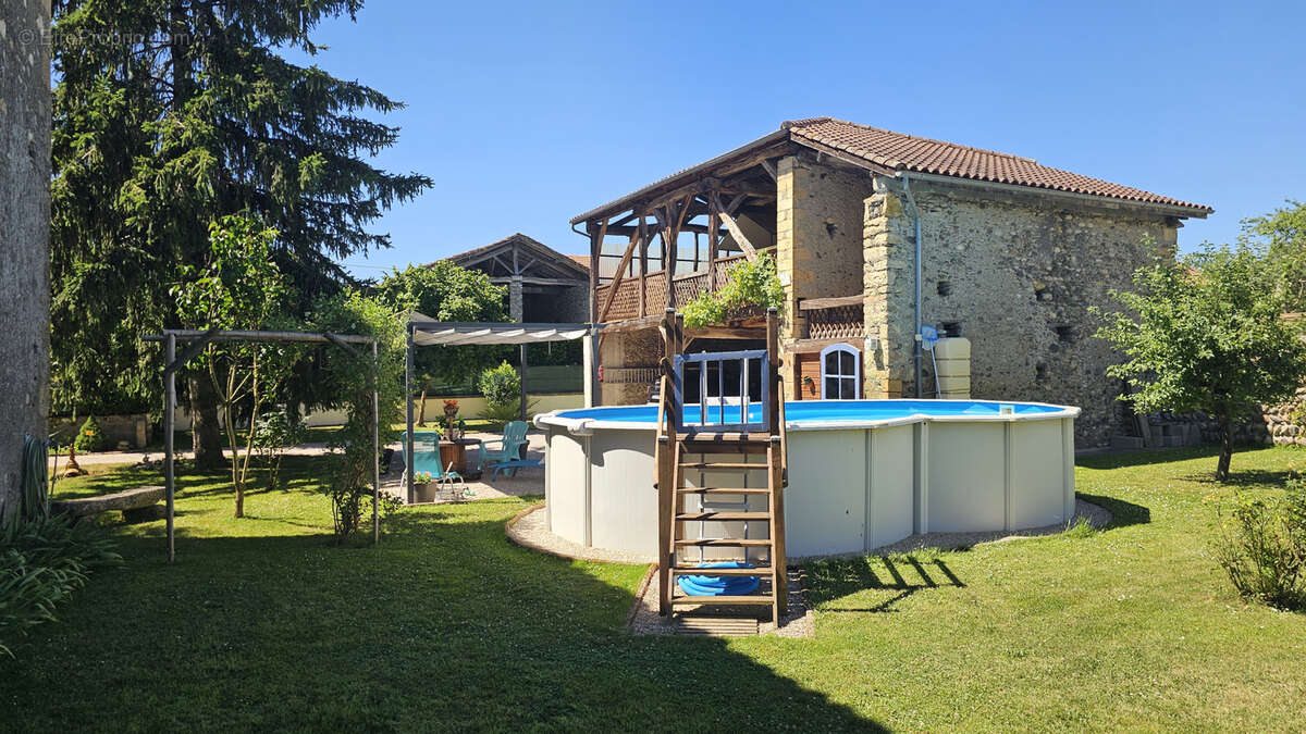 BEAUCHALOT - Maison de Maitre de 202 m2 sur terrain de 1400 m2 - photo 12