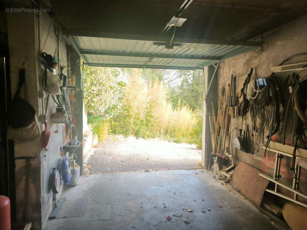Villa + terrain de 9500 m2 + garage+  sources d'eau - photo 8
