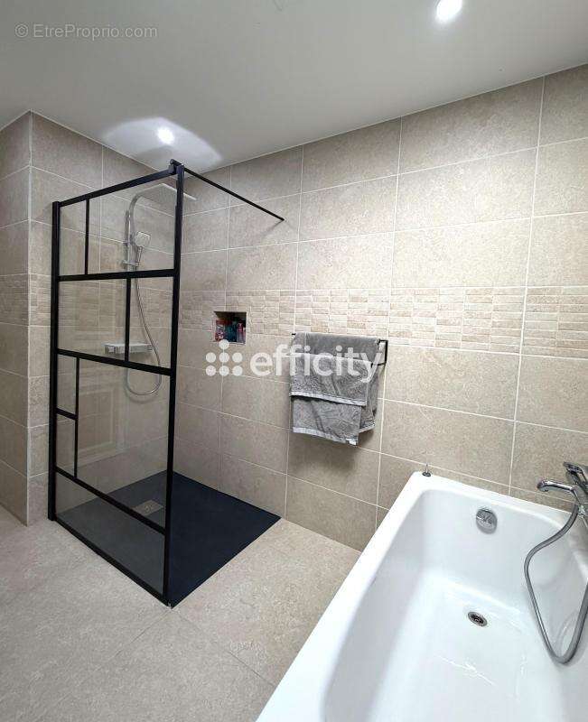 Maison 107 m² à Saint-Etienne-Des-Oullieres  - photo 10