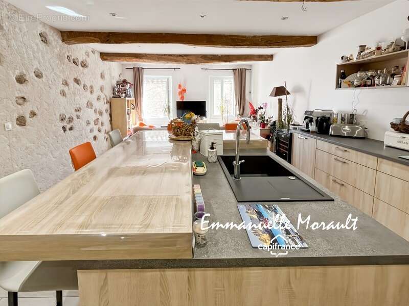 Appartement à BAGNOLS-EN-FORET