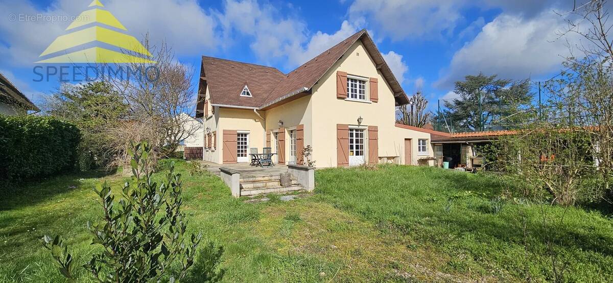 Maison à MANDRES-LES-ROSES