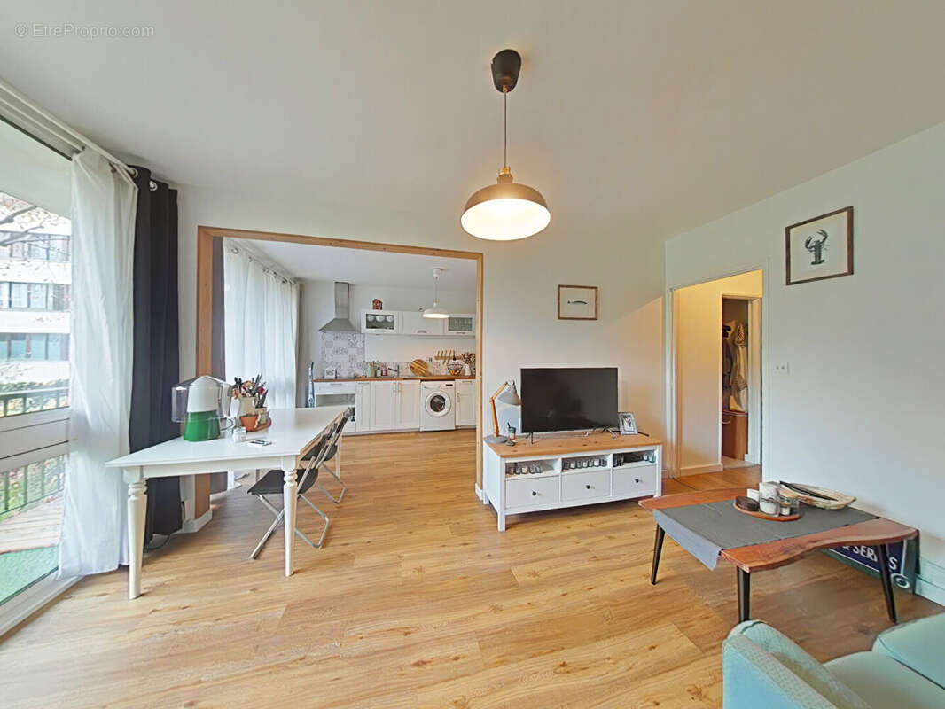 Appartement à FONTENAY-LE-FLEURY