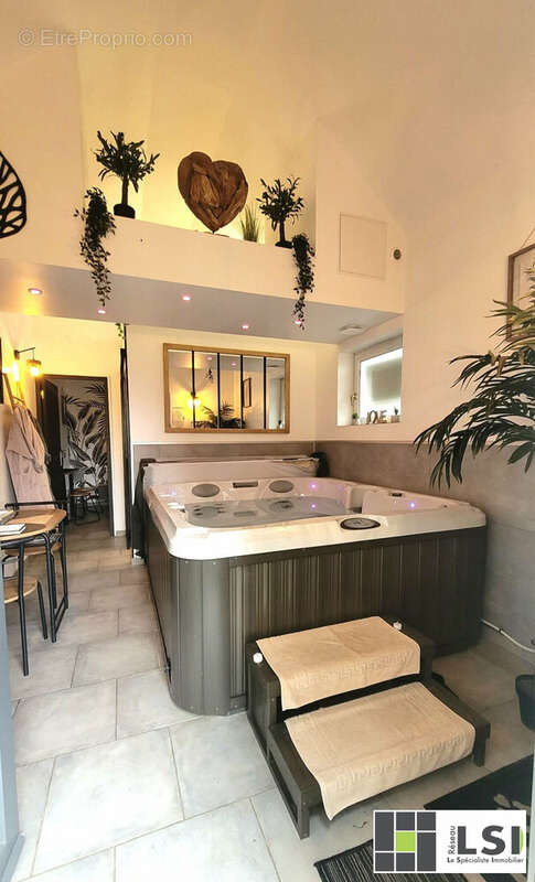 Maison 240 m² à Hautmont  - photo 2