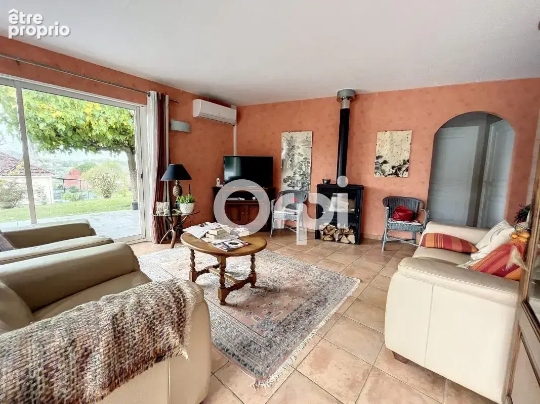 Maison À Vendre sur les hauteurs de Larche ! - photo 5