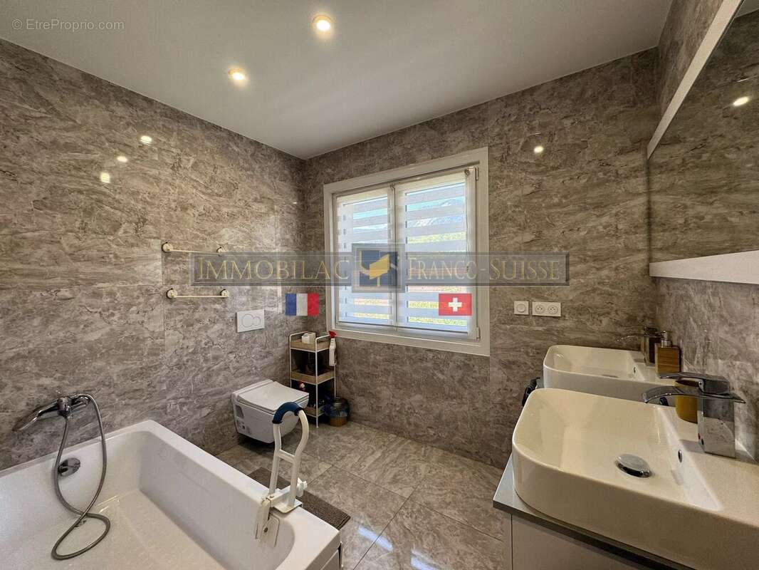 EXCLUSIVITE - Maison T5 contemporaine avec suite parentale, terrasse et garage à Scionzier. - photo 7