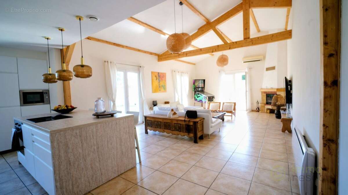 Maison 216 m² à Plaissan  - photo 10