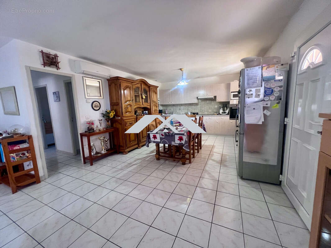 Maison à SAINT-QUENTIN-LA-POTERIE