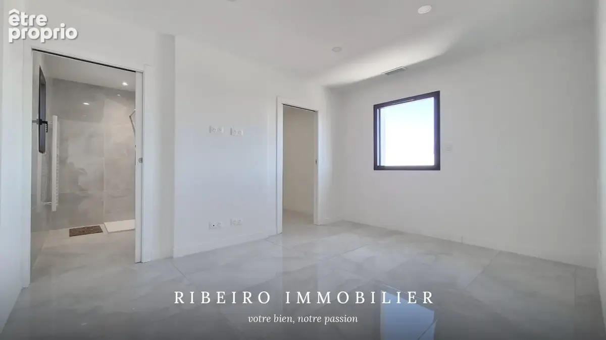 Villa contemporaine à vendre à Agde - piscine, 4 suites, vue sur jardin. - photo 13
