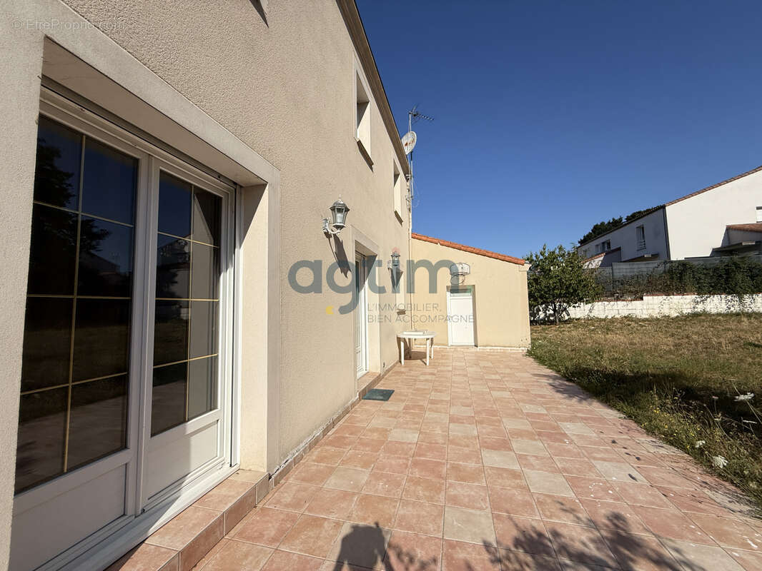 Montaigu-Vendée, quartier calme, maison 200 m2, 6 chambres, et terrain constructible! - photo 3
