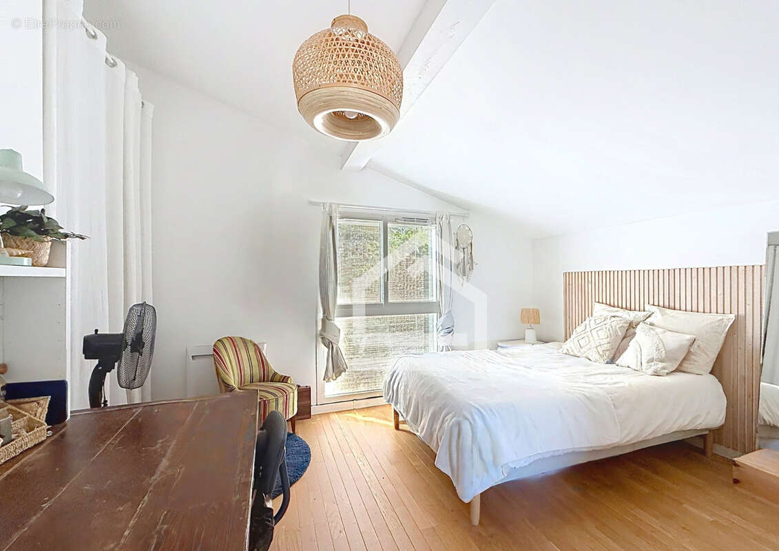 Maison Familiale des années 30 avec un beau jardin et une piscine. - photo 37