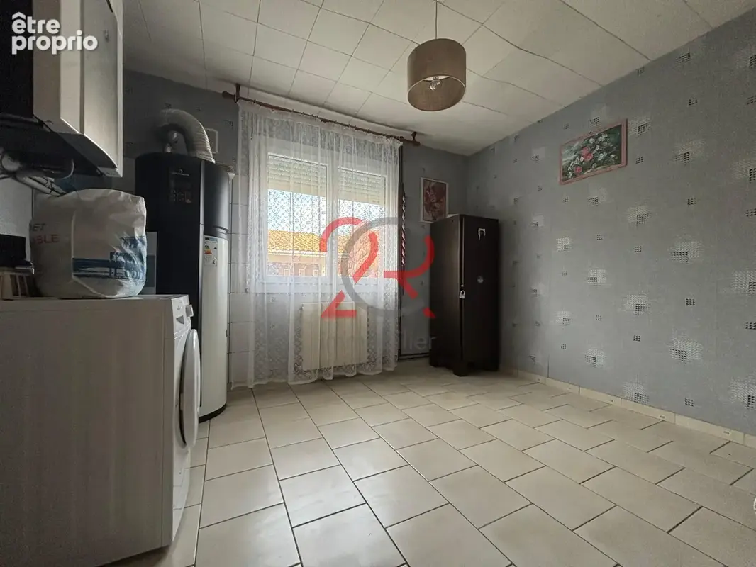Maison 4 chambres sur 2451 m2 de terrain avec garage de 90 m2 à transformer - photo 9