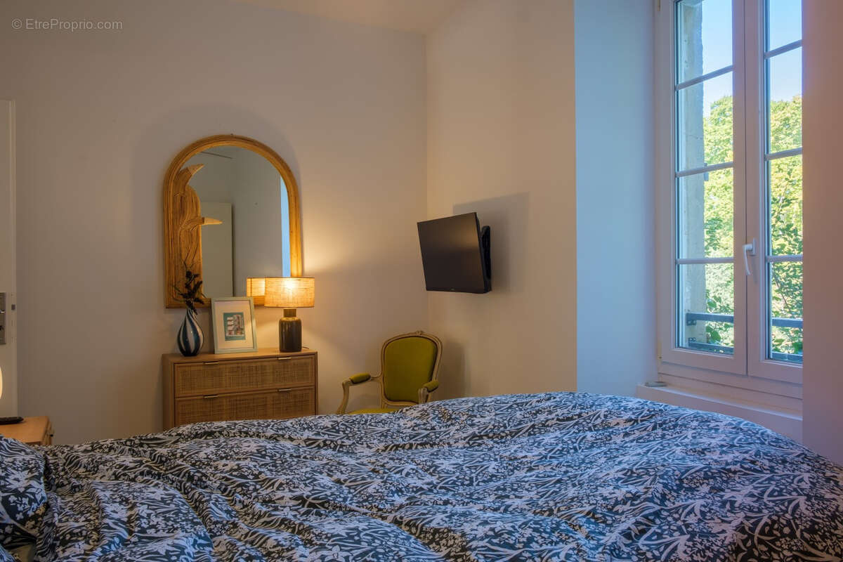 Appartement à LA ROQUE-D&#039;ANTHERON