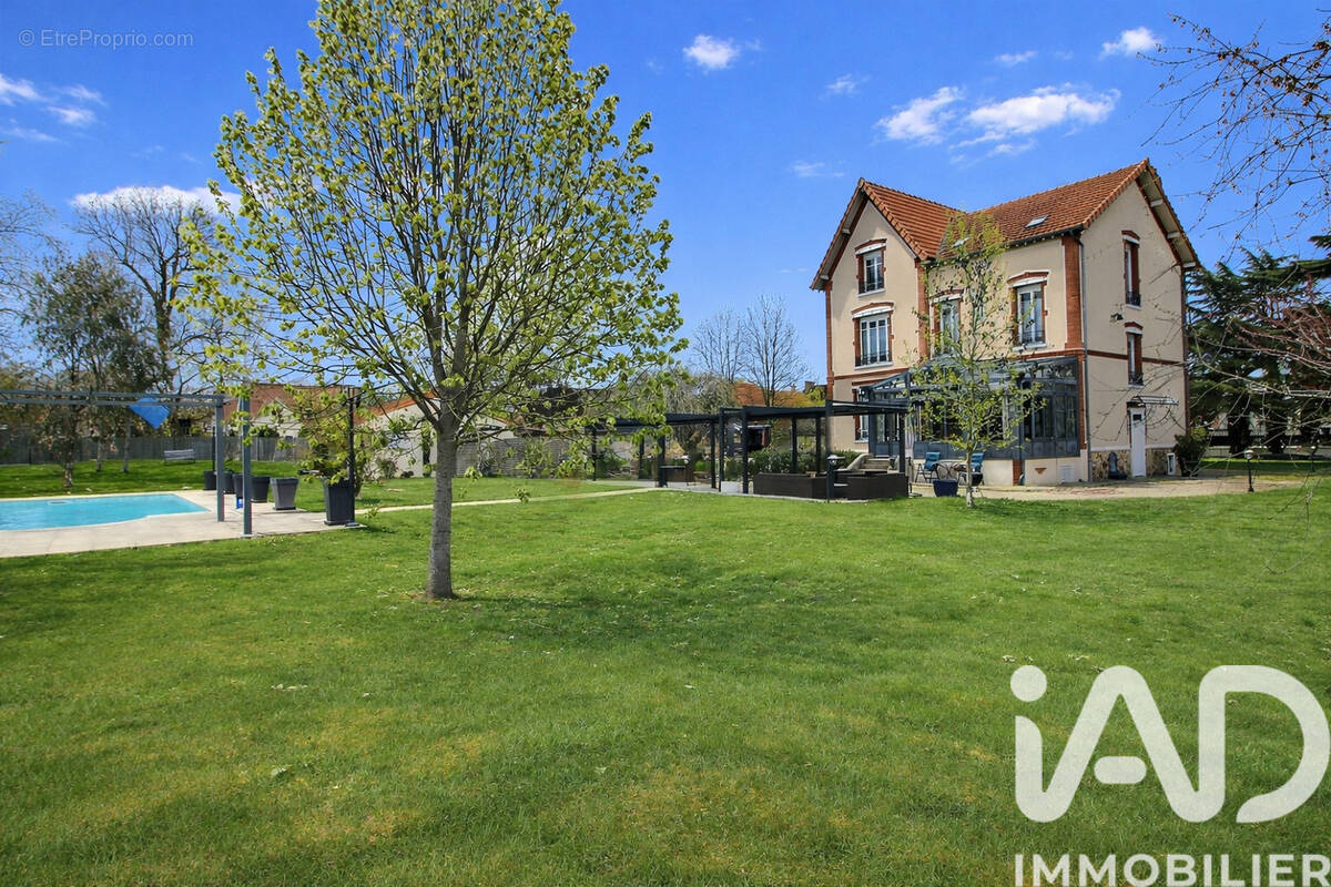 Photo 1 - Maison à COUBERT