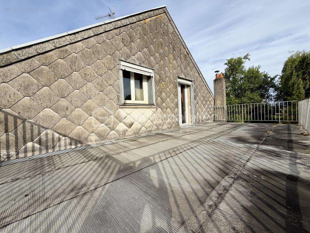 Maison individuelle d’environ 103 m² implantée sur un terrain de 18 ares - photo 2