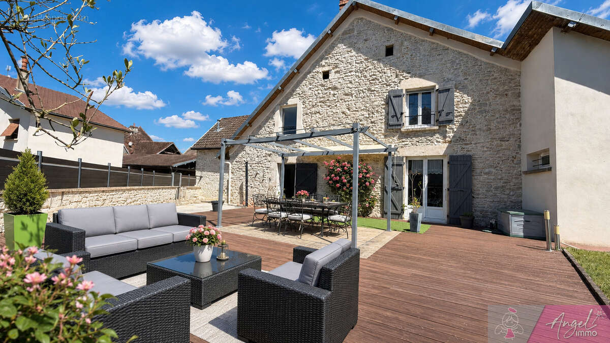 Maison à CHENEVREY-ET-MOROGNE
