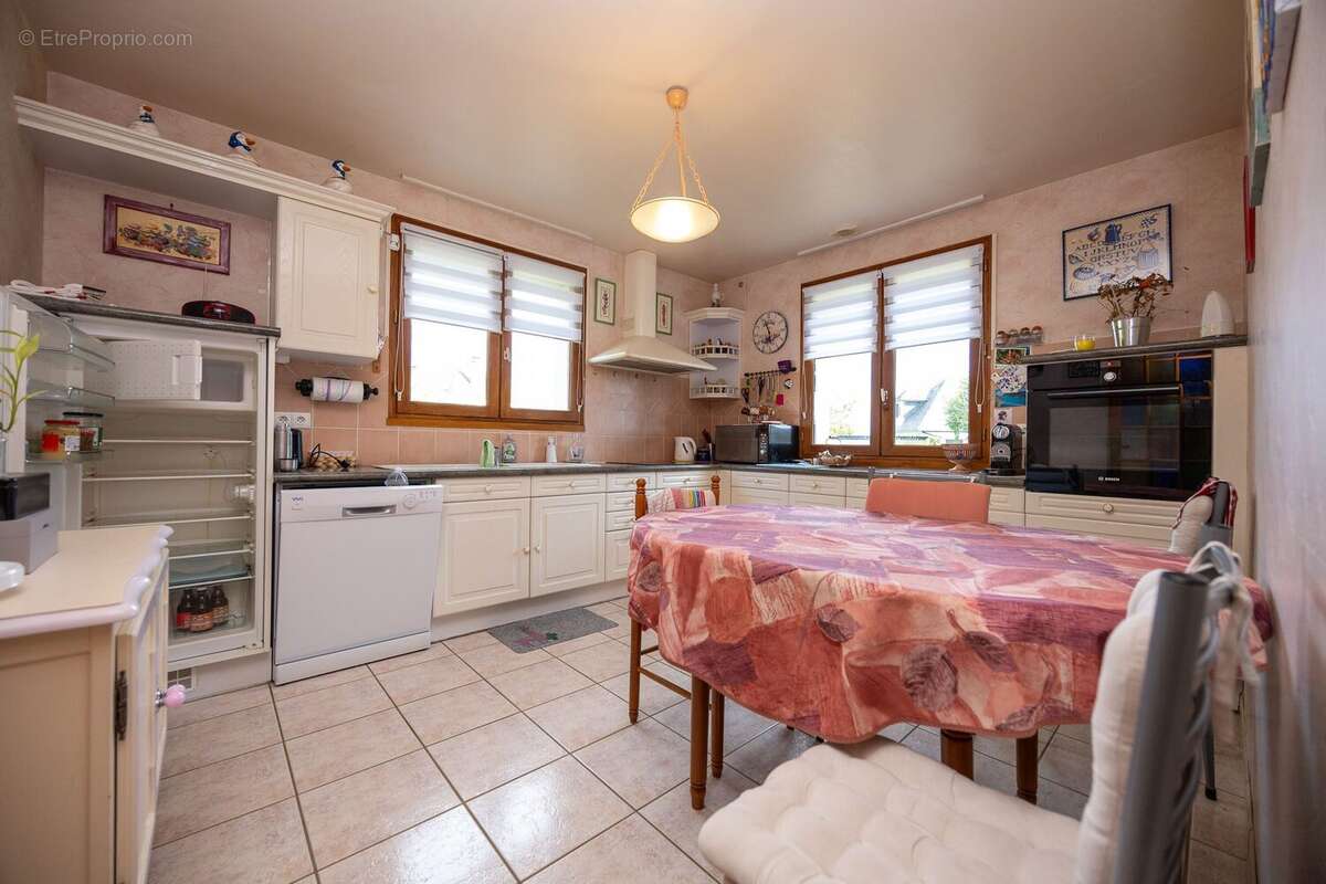 Maison 107 m² à Pleaux  - photo 8