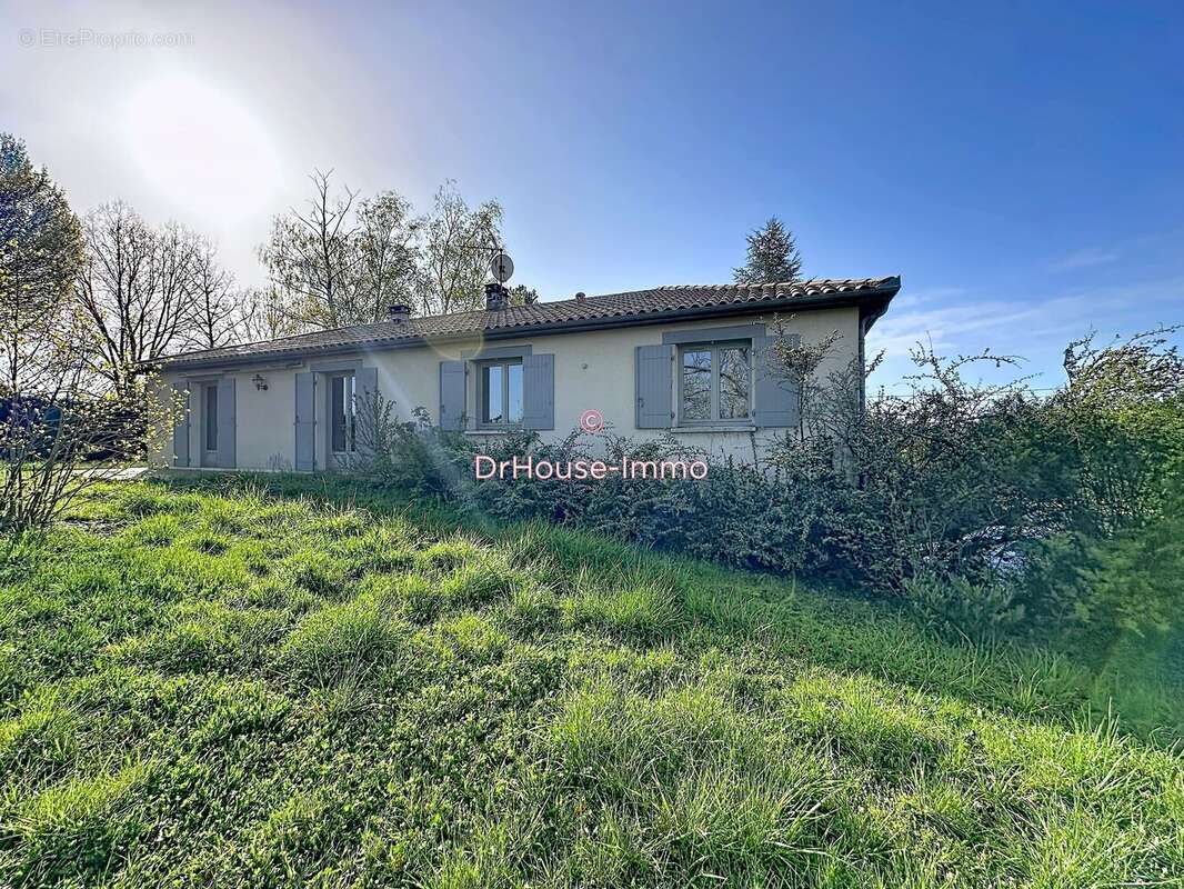 Maison à CHAMPAGNAC-DE-BELAIR