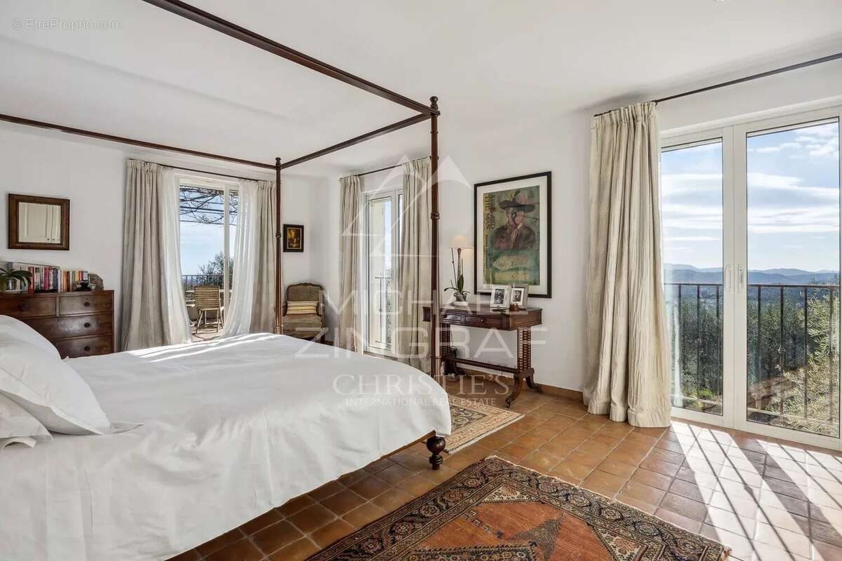 Elegante  Villa position dominante avec vue mer et oliveraie - photo 4