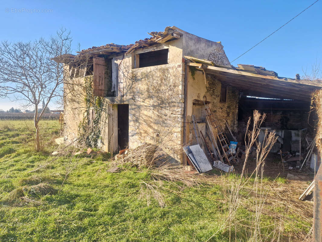 Maison en pierre avec dépendances sur grand terrain de 4700m2 - photo 3