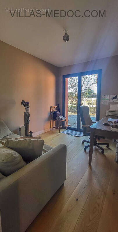 Maison à VENDAYS-MONTALIVET