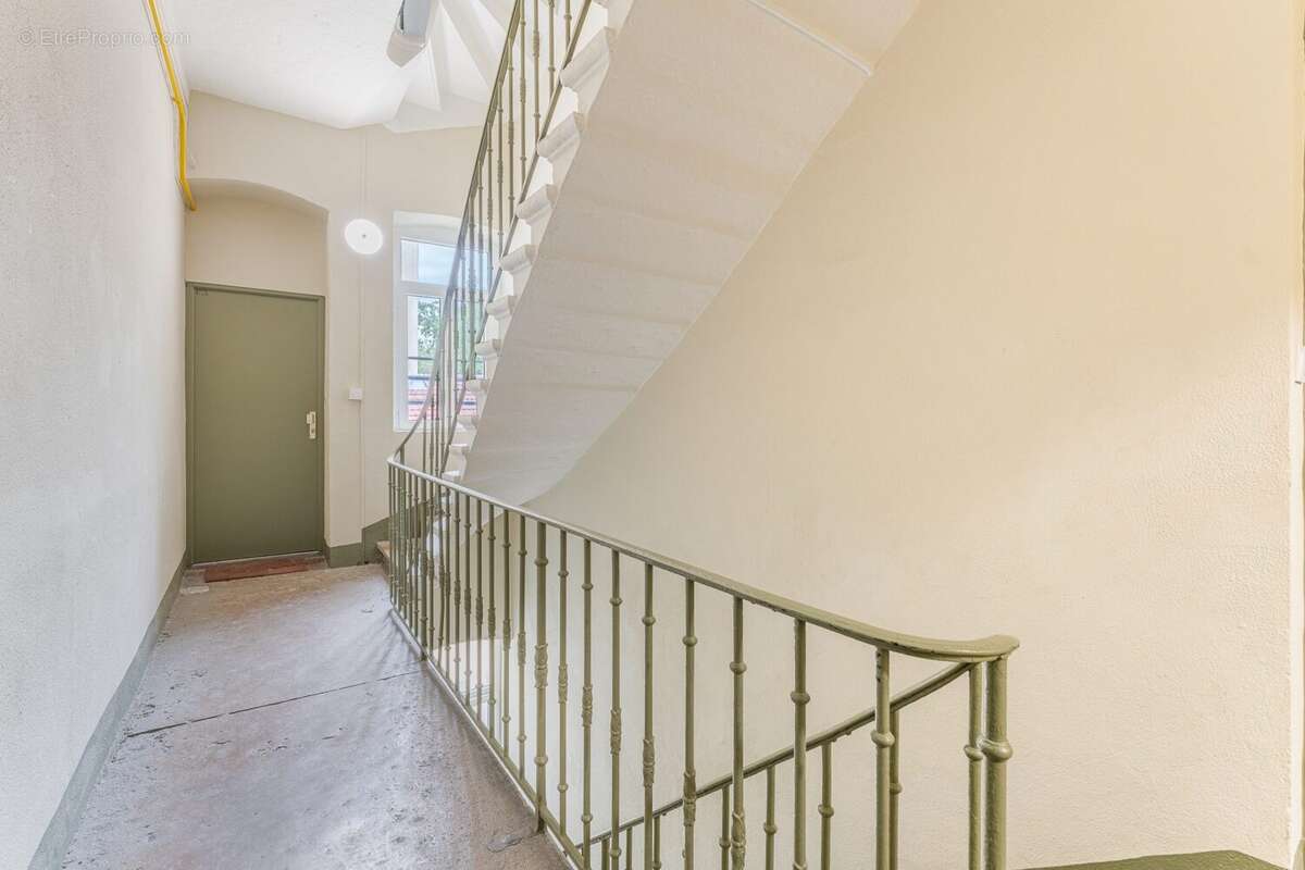 Commerce 41 m² à Oullins  - photo 8