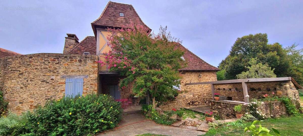 Maison à SAINT-YRIEIX-LA-PERCHE