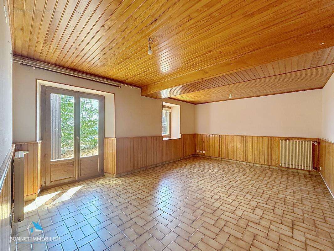 Maison de caractère avec dépendances et fort potentiel - photo 9