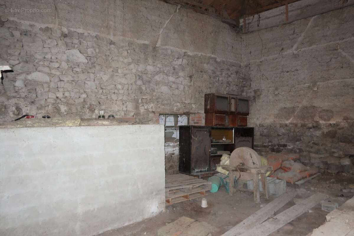 Maison à SAINT-MARTIN-LA-SAUVETE