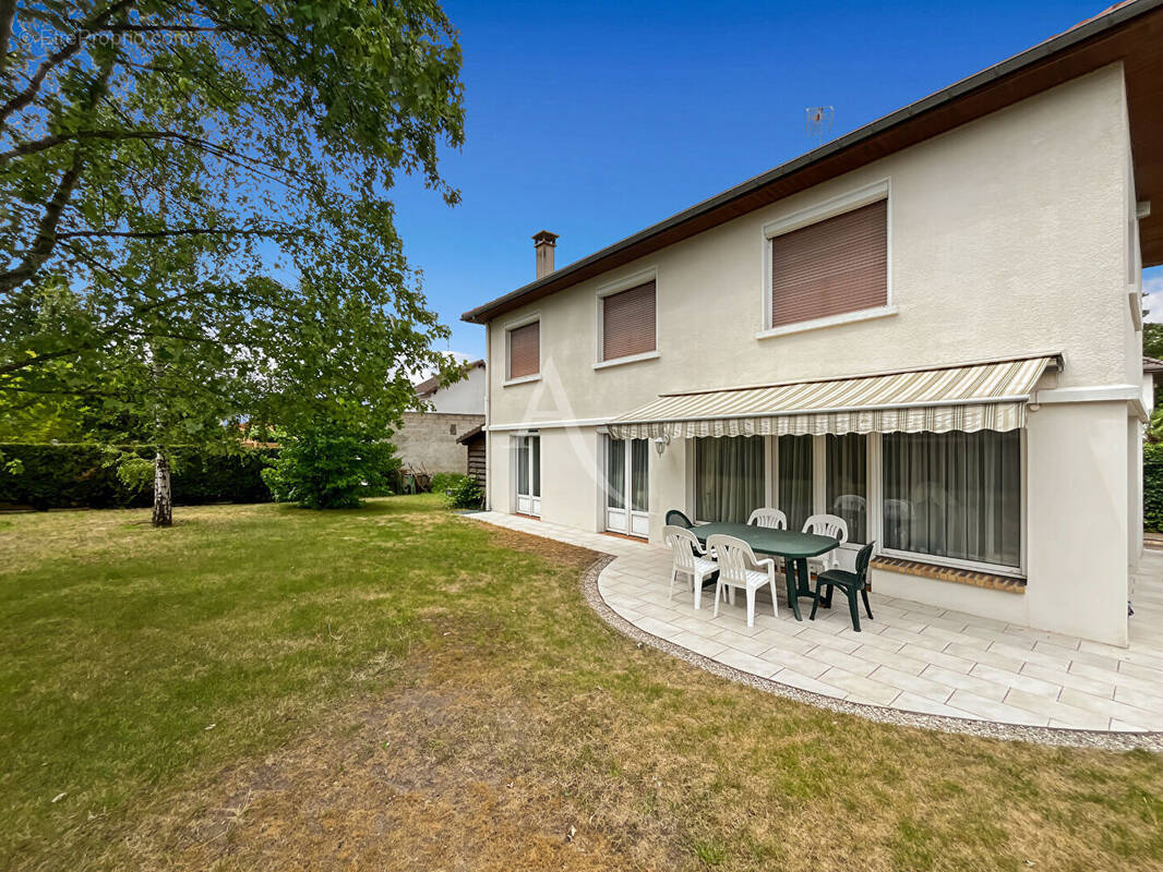 Maison à LES MUREAUX