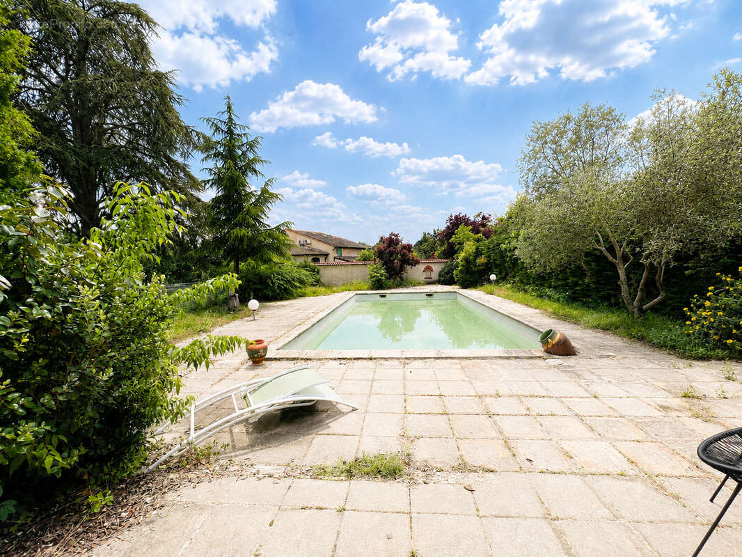 Maison T6 de 200m2 habitable avec garage 35m2 et nombreuses dépendances, le tout sur une parcelle terrain arbo - photo 3