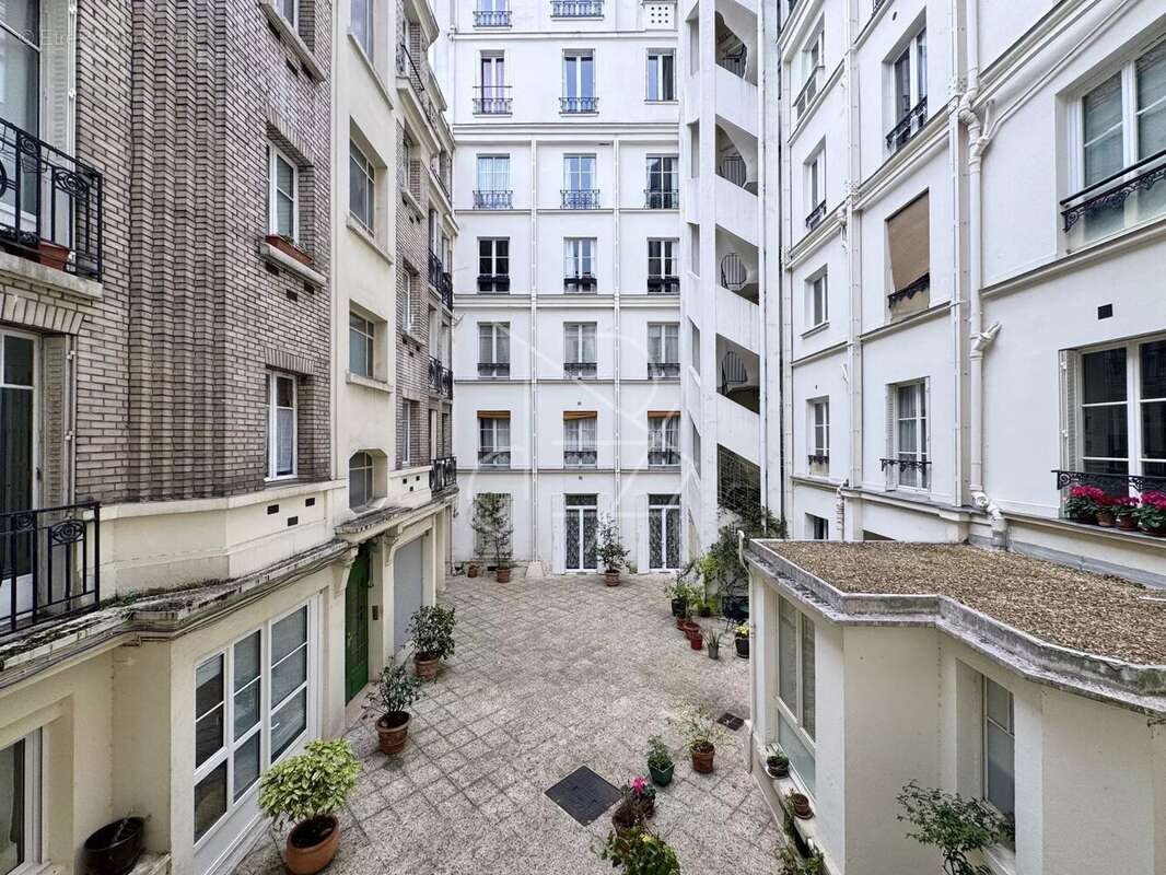 Appartement à PARIS-16E