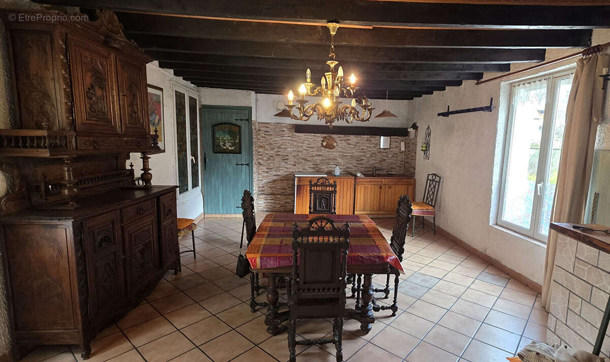 Appartement à LE MAYET-DE-MONTAGNE