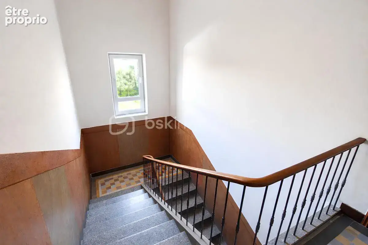 A vendre - T2 loué dernier étage – Vue Faron – Rentabilité immédiate – Parking – Cave – Toulon La Loubière – 157 000 € - photo 13