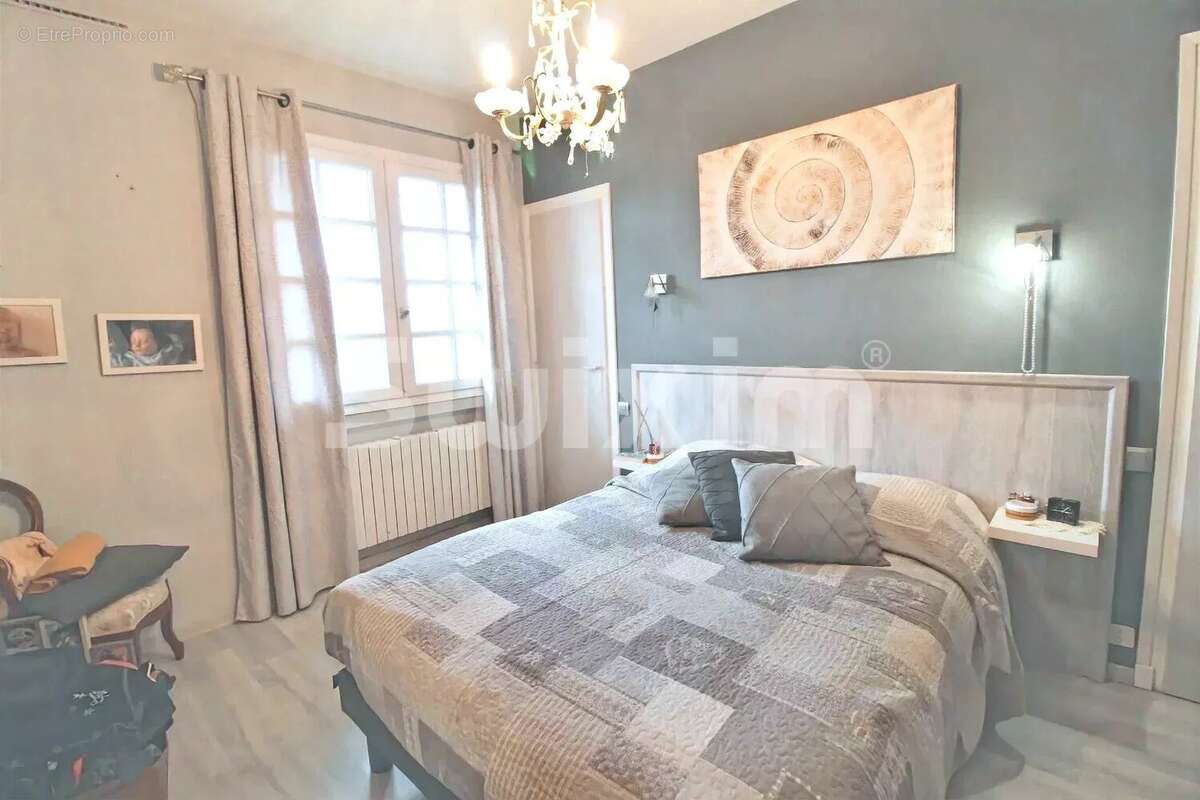 Maison à PUGNY-CHATENOD