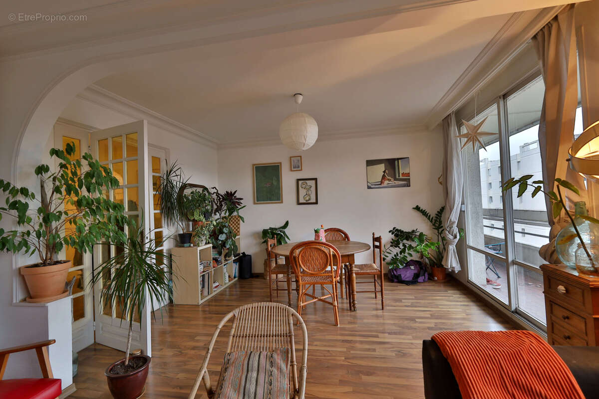 Appartement T3 - 72,42m2 habitables - Balcon - Cave - photo 3
