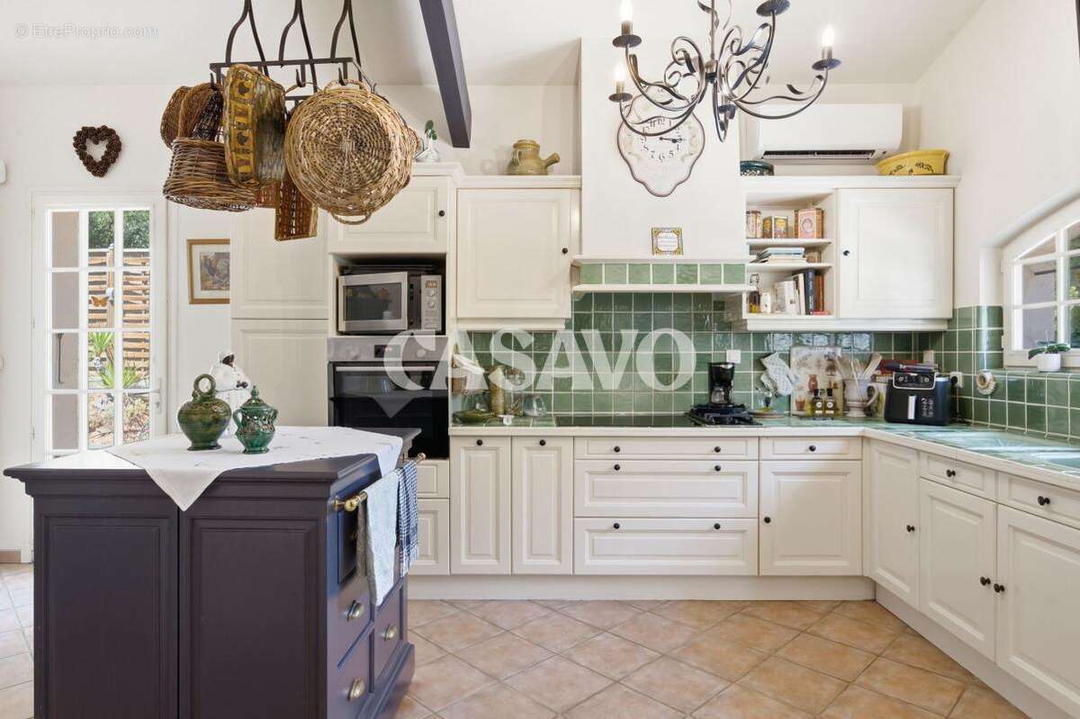 Vente Villa 8 pièces de 272m² - 13100 Saint-Marc-Jaumegarde - photo 18