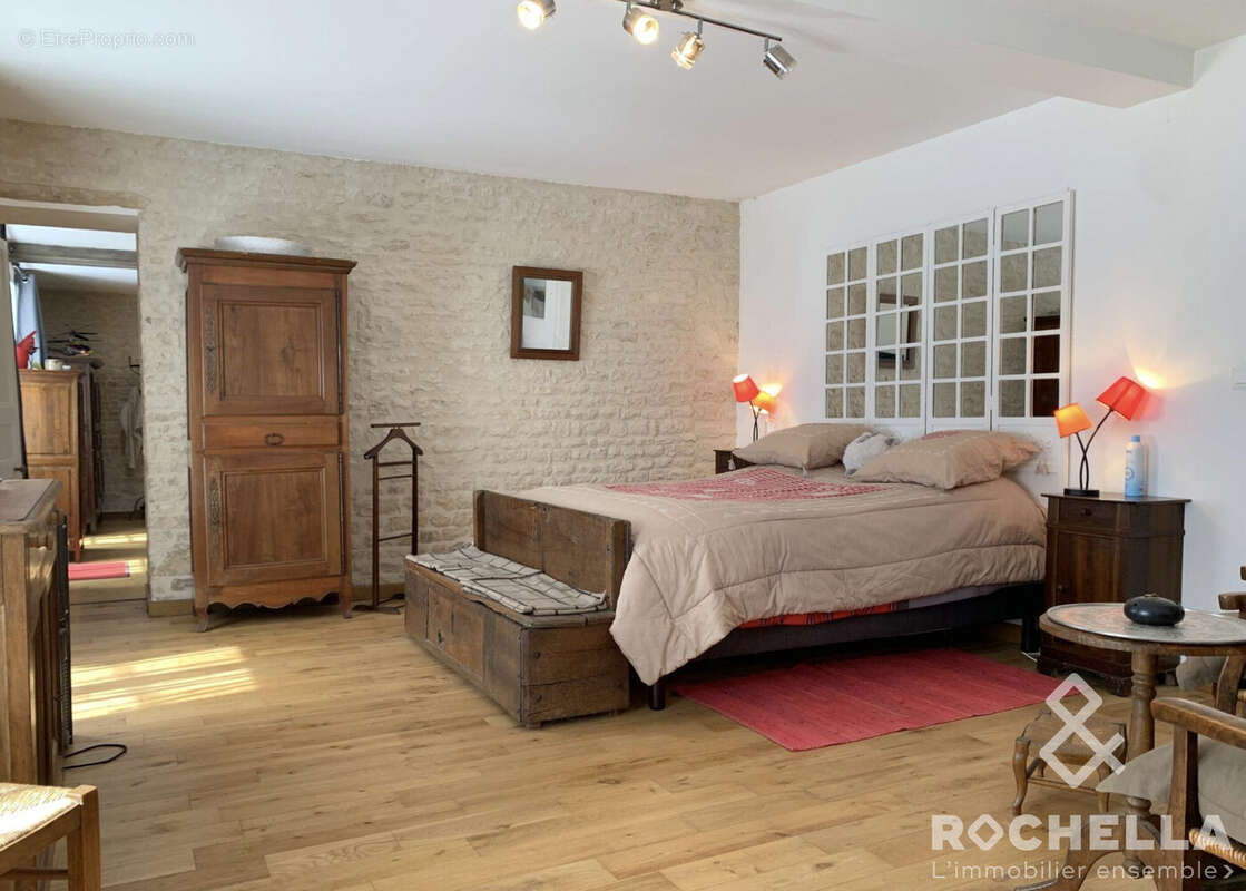 Maison 362 m² à Surgeres  - photo 8