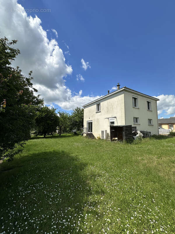 Maison à COMBREE