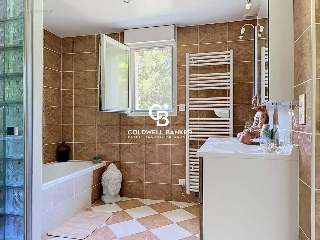 Maison familiale de charme avec piscine et dépendances à Saintes - photo 13