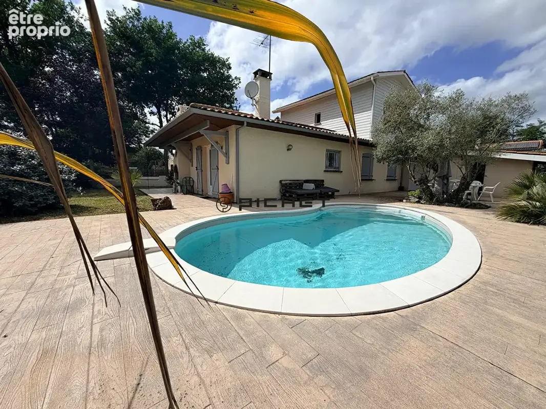 Photo Maison à Saint-Medard-En-Jalles au prix de 437 000€