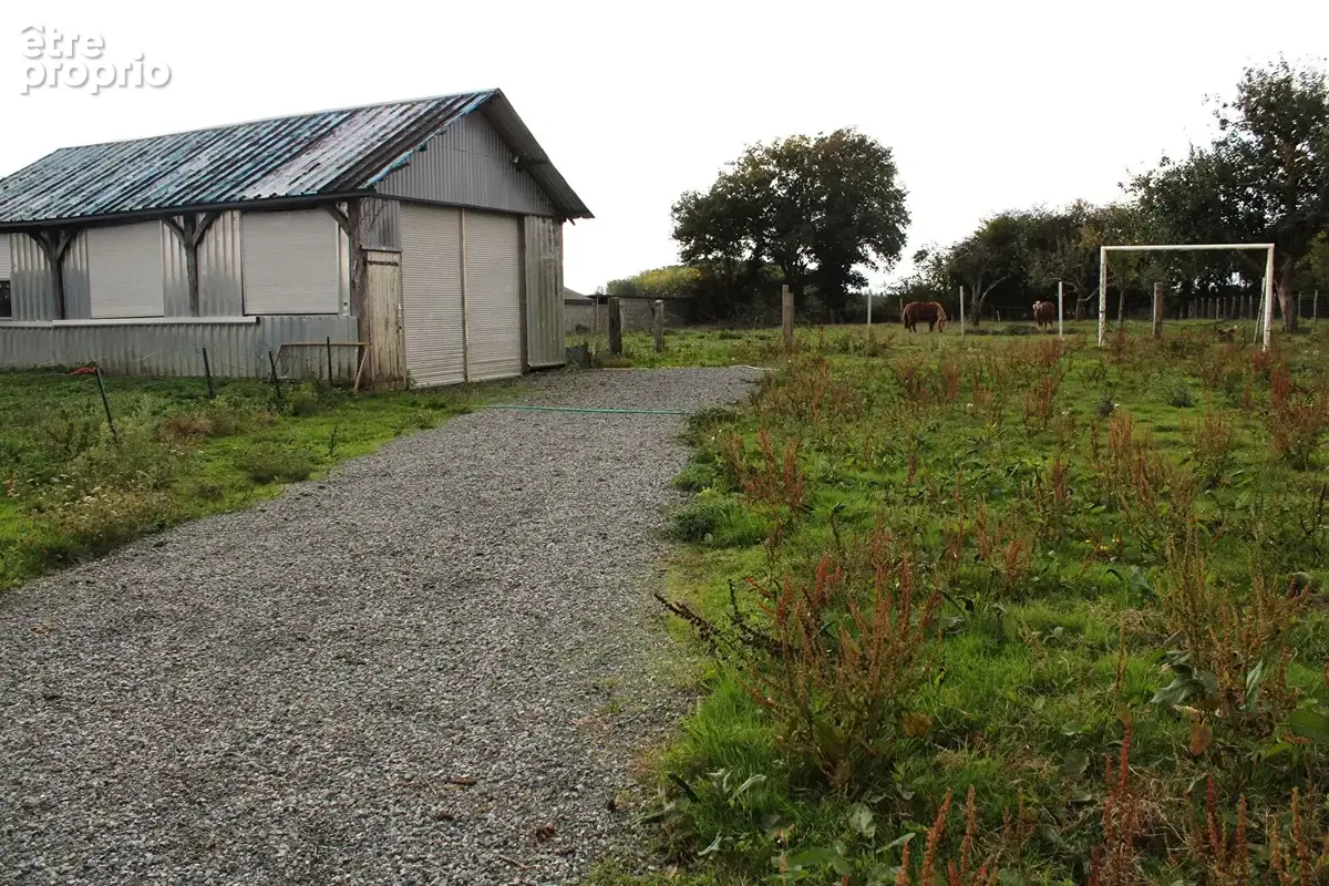 Rannée, dans un hameau, grand terrain constructible de 2410 m² - photo 7