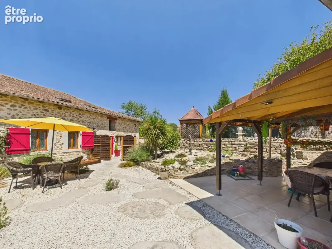 Charmante propriété avec deux maisons, grange et piscine chauffée - photo 11
