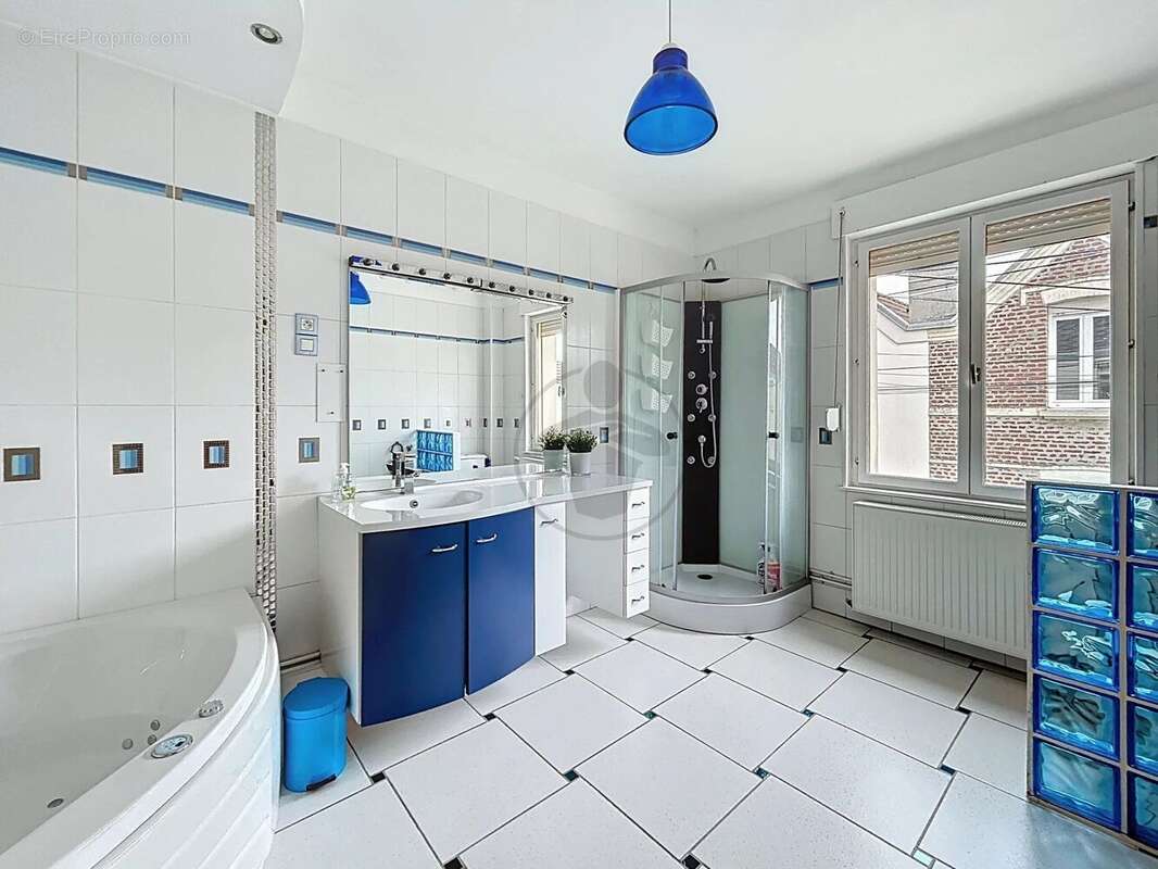 Maison à SAINT-QUENTIN