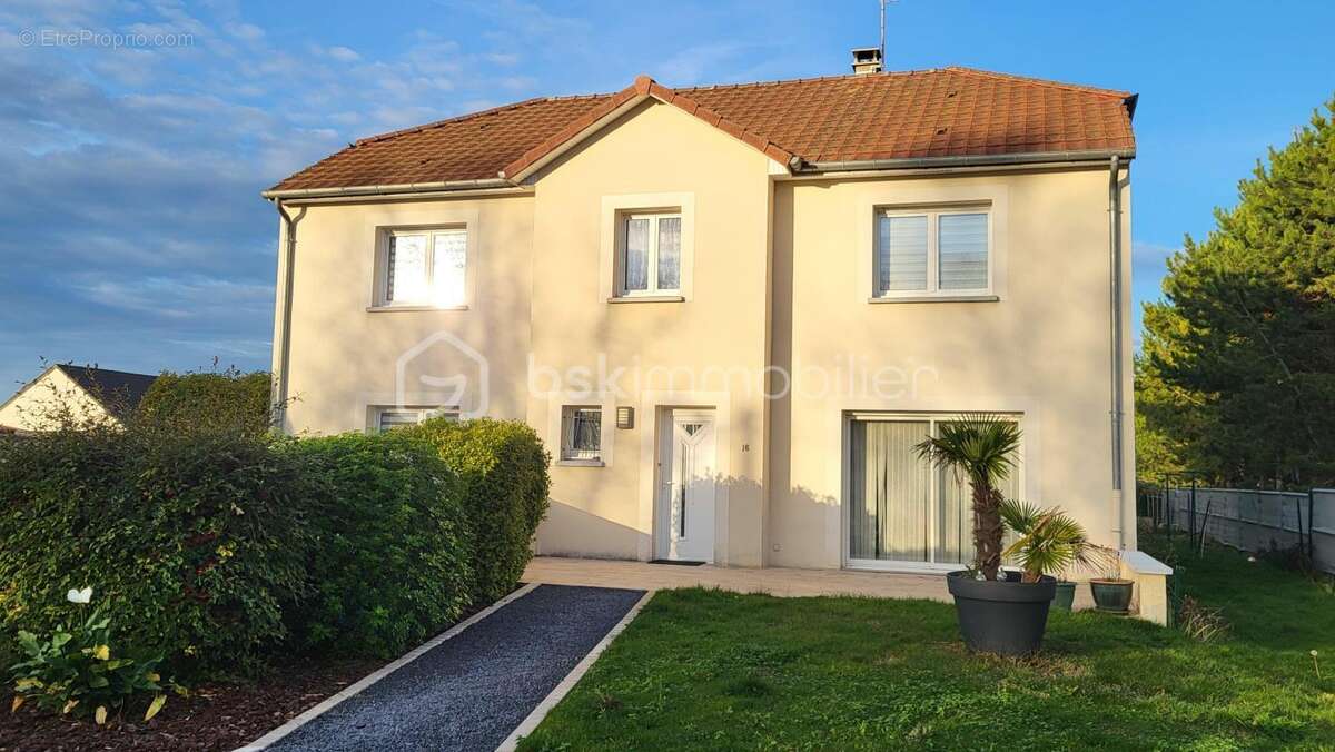 Maison à ISLES-SUR-SUIPPE