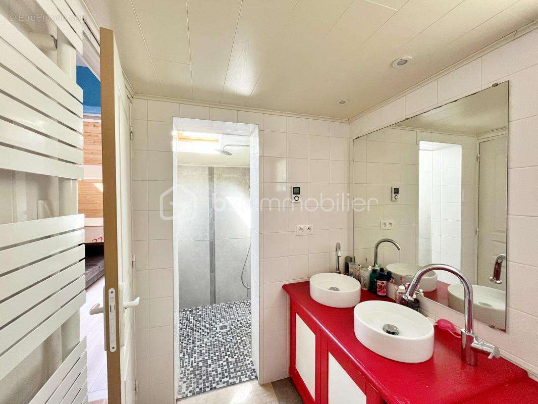 Maison familiale de 174 m² avec vue et environnement privilégié - photo 16