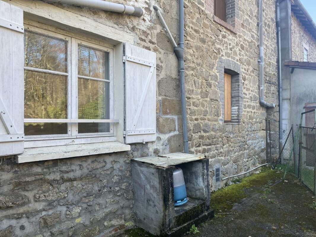 Maison à PEYRAT-LE-CHATEAU