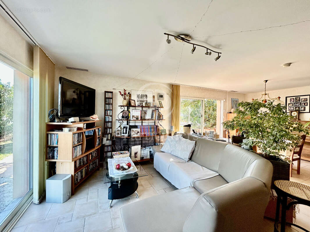 Maison provencale 112 m2. 3 chambres. garages . piscine. sur 1225 m2 terrain clos amenage. - photo 3