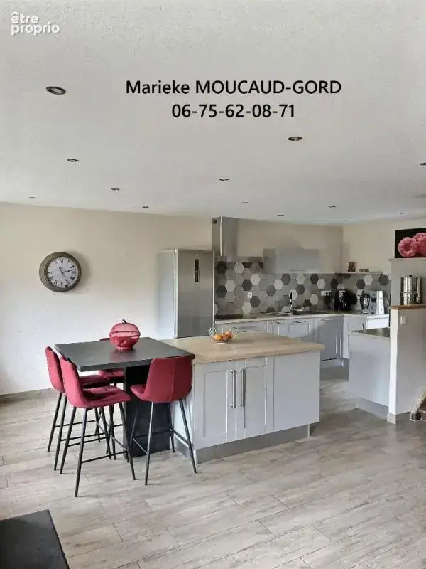 Maison en pierre rénovée de 150 m²  4 chambres dépendances  terrain clos  1489m² - photo 9