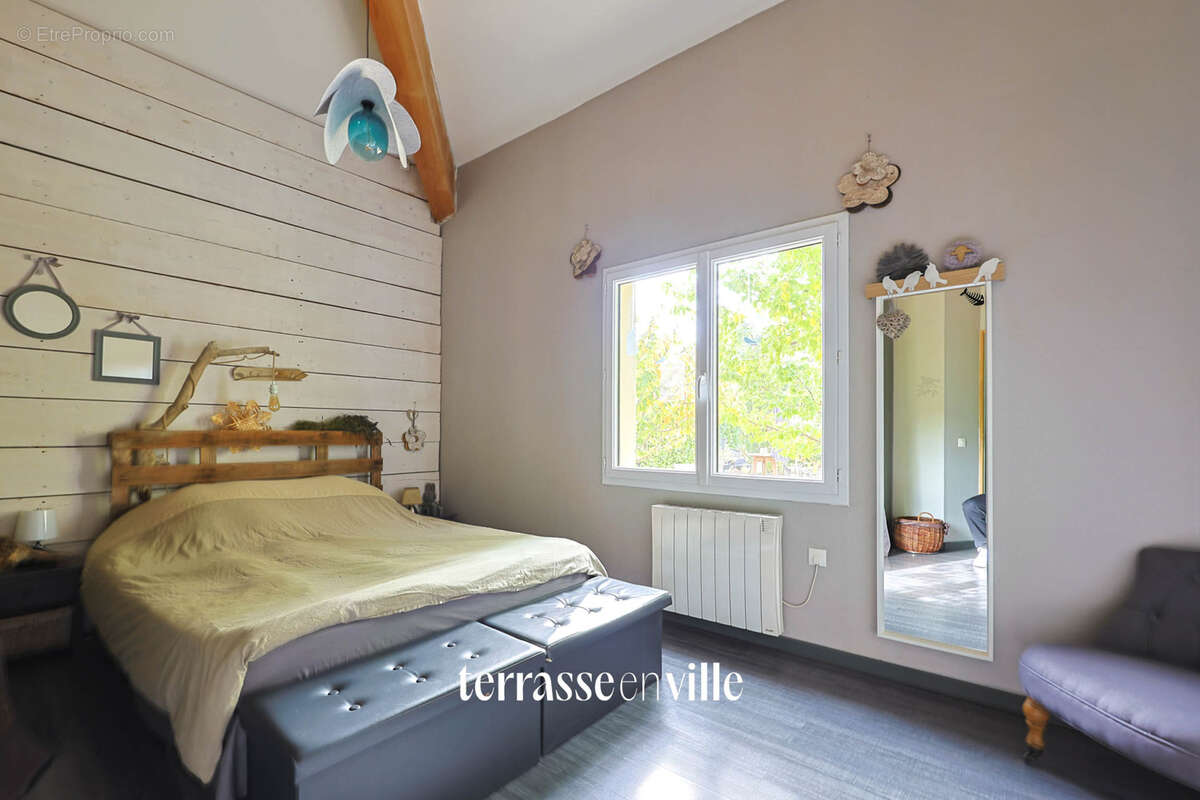 Maison à SIMIANE-COLLONGUE