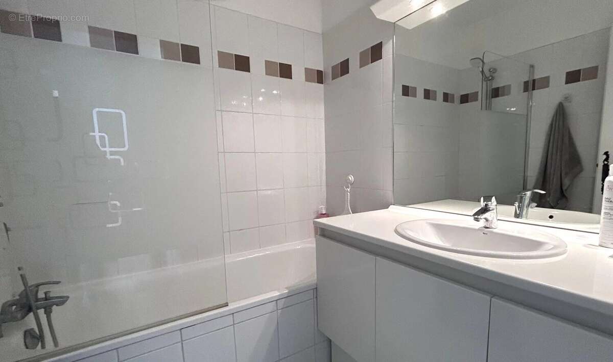 Appartement à LA MOLE